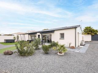 Villa T4 climatisée avec jardin, jacuzzi et Free WiFi à 600 m de la plage - FR-1-423-234 - Cap d'Agde - 0