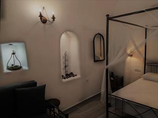 Mentoras' Complex - Emporio Santorini - 7