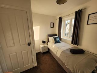 Kensington House- The Perfect home for contractor stays - 3