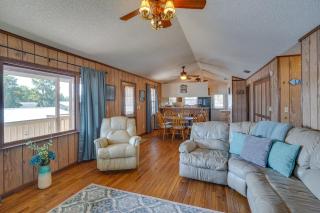 Hot Tub and Dock Access Lake Hatchineha Getaway! - Davenport - 8