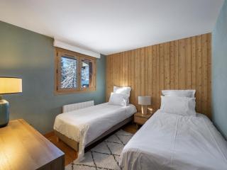 Appartement rénové avec 2 suites, balcon et poêle à bois, proche centre et remontées mécaniques, Megève - FR-1-569-39 - 2