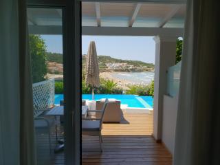 Paralia Luxury Suites - Agios Stefanos - 7