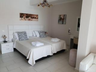 Paralia Luxury Suites - Agios Stefanos - 5