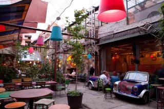 Authentic Budapest Home in the Jewish Quarter - 9