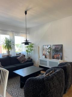 Rymlig och modern lägenhet i villa. Perfekt för familjer. Med parkering. - Malmö - 5