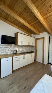 Laura Room’s - Saranda - 1
