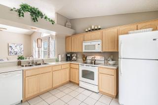 THIS IS PARADISE FOUND! Private In-Ground Pool Home, Views, Near Dis, NO Steps, LOW Rates! - Kissimmee - 4