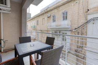 Charming 3BR Sliema APT Steps from the promenade by 360 Estates - Sliema - 9