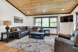 Private Hot Tub Hatfield Vacation Rental! - 7