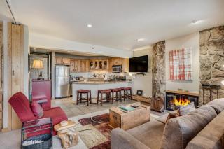 Laurelwood Condominiums 110 - 1