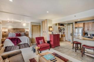 Laurelwood Condominiums 110 - 2