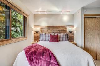 Laurelwood Condominiums 110 - 1