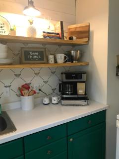 Cheerful 2 Bedroom Cottage on 5th - 6