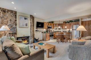 Laurelwood Condominiums 207 - 5