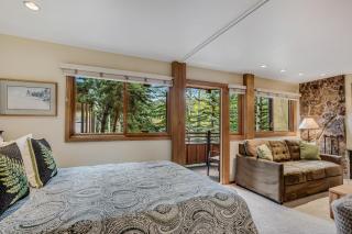 Laurelwood Condominiums 207 - 4