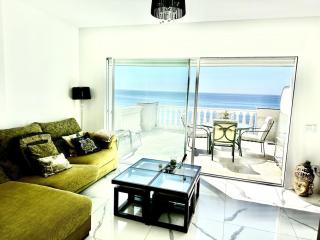Beachfront apartment with pleasant views of the sea and the historic lighthouse. - Mijas Costa - 4