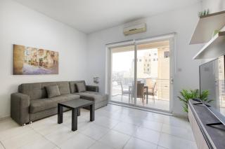 Delightful 3BR Sliema APT Near Promenade by 360 Estates - Sliema - 0