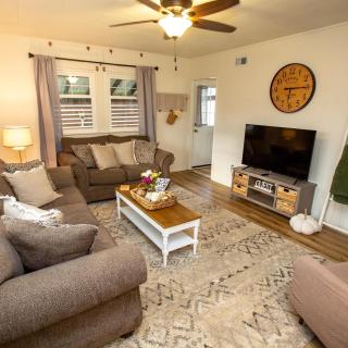 Cheerful 2 Bedroom Cottage on 5th - Decatur - 8