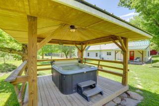 Marshall Cottage on 1895 Tobacco Farm with Hot Tub! - Mars Hill - 9