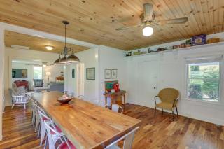 Marshall Cottage on 1895 Tobacco Farm with Hot Tub! - Mars Hill - 3
