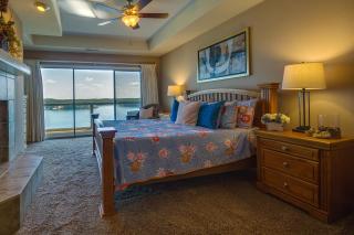 Lake Ozark Vacation Rental Pool and Dock Access! - Lake Ozark - 1