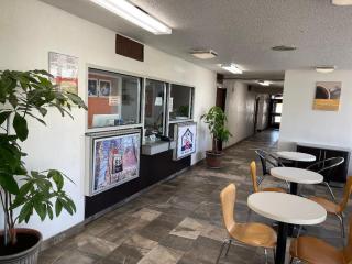 Regal 8 Inn & Suites - 2