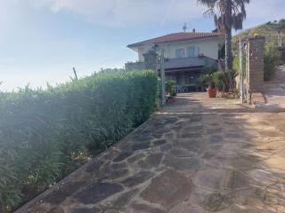 "Quasi al centro storico" ai suoi piedi - Castellabate - 3