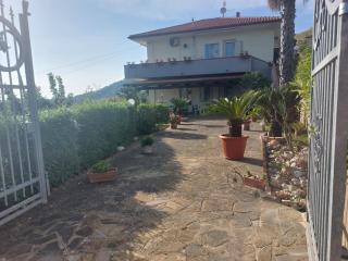 "Quasi al centro storico" ai suoi piedi - Castellabate - 6