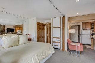 Laurelwood Condominiums 105 - 4