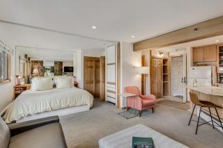 Laurelwood Condominiums 105 - 5