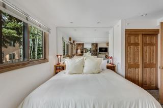 Laurelwood Condominiums 105 - 3