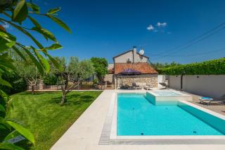 Villa Mala - 0