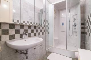Apt. 80 m2, wifi, jacuzzi, 5 guests, 10min center - 5