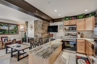 Laurelwood Condominiums 109 - 6