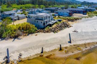 Rockaway Beach Villa - 8