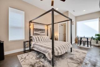 Luxurious Industrial Downtown Suite - 0