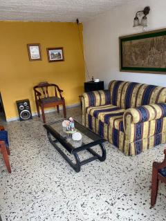 CASA FAMILIAR AMPLIA MUY FRESCA - Medellín - 9