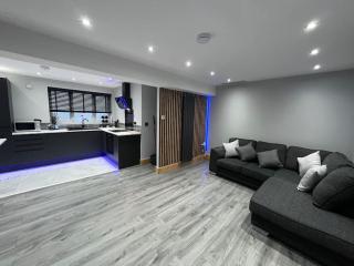 Entire Two Bedroom Guest House & Free Parking - Nottingham - 4