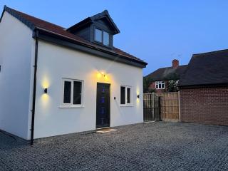 Entire Two Bedroom Guest House & Free Parking - Nottingham - 1