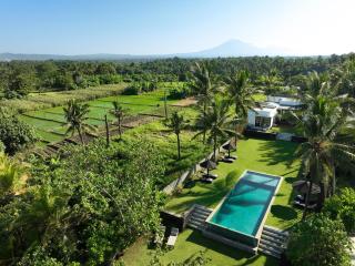 Black Beach Villa - Absolute Beachfront - Tabanan - 7