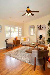 Cozy Family Hideaway, sleeps 8, 4 tv's yard, shops - Simi Valley - 6