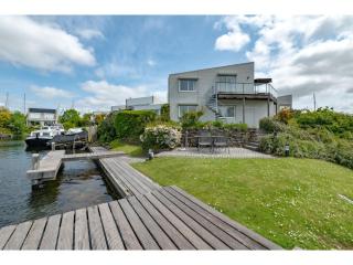 Water villa with a jetty near the lake - Kortgene - 3