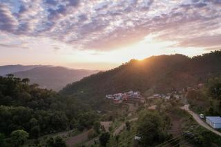 SaffronStays Summer Estate - 3BR hill-view villa with verandah, farm dining, treks & live BBQ under starry skies - 3
