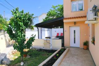 Holiday Home Mumy - Gostinjac - 0