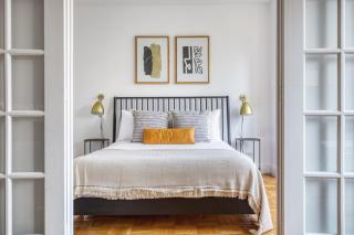 UES 1BR w Doorman nr Central Park NYC-197 - New York - 3