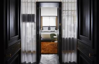 Roomers Munich, Autograph Collection - 8