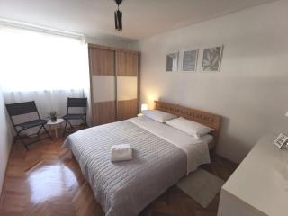 A quick walk to beach & old town - 9