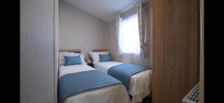 3 Bed Caravan - Sleeps 6 - Parking - Wifi - 5