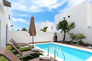 Luxury 3-bedroom villa with heated private pool - in Marina Rubicon, Playa Blanca, Lanzarote - 8