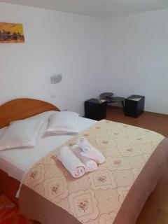 Casa din Deal Crisbomir - BRAN - Predeluţ - 3